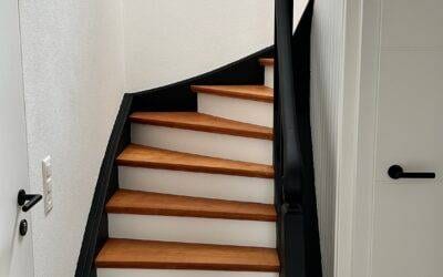 Holzgeländer und Holztreppen